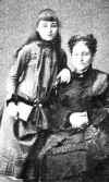Anna Held and her mother
